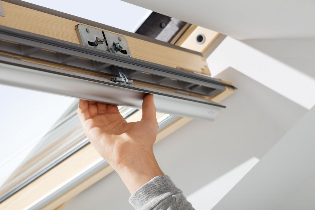 мансардное окно velux woodline дизайн gll 1061 (ручка сверху, 2 камеры), 55х78 см